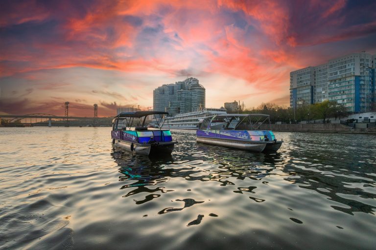 Катера на воде